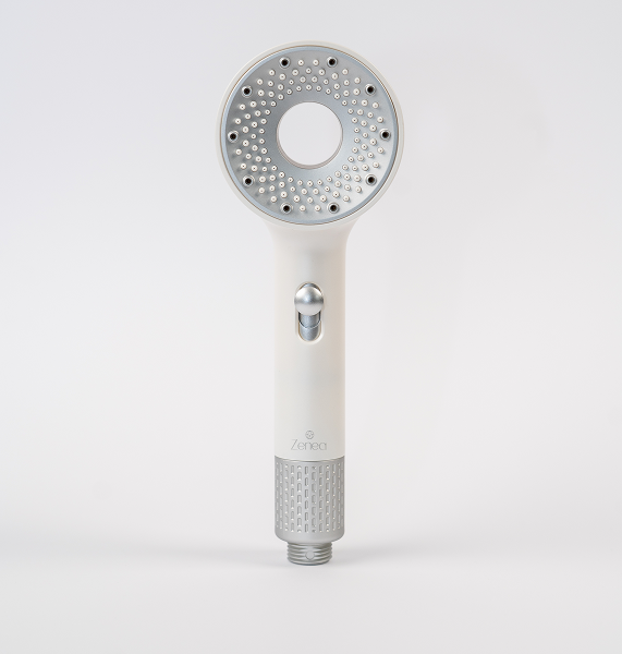 Filtračná sprchová hlavica Zenea biela na bielom pozadí